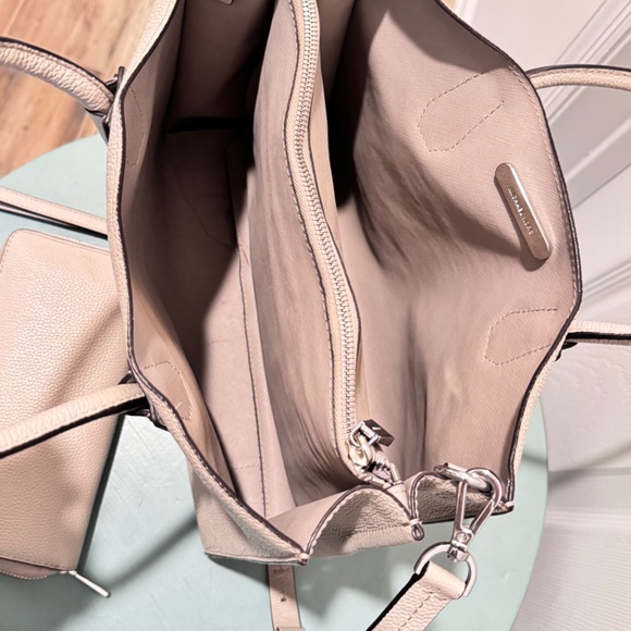 Michael Kors Woman's Light Gray Leather Handbag and Wallet - Picture 11 of 14